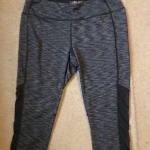 Capri leggings size medium